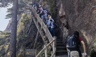 黄山景区回应十分钟走一米